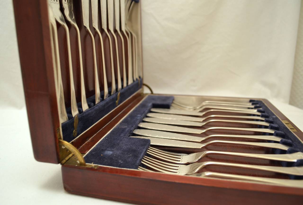 English Silver Plated Set of Twelve Place Fish Knives and Forks For Sale 2