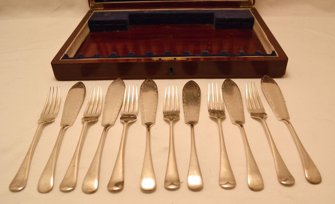 English Silver Plated Set of Twelve Place Fish Knives and Forks For Sale 4