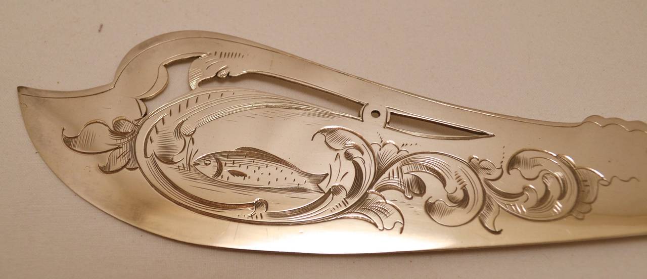 Superb  Boxed Pair of English Silver Plate Fish Servers In Excellent Condition For Sale In LAGNES  France,, Other