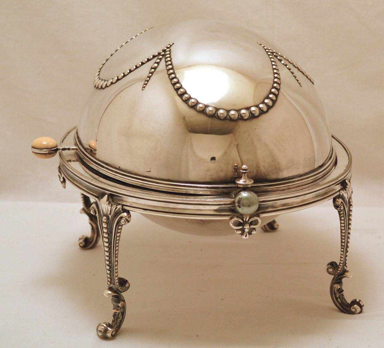 Early Victorian English Victorian, Silver Plated Breakfast Server or Bacon Dish For Sale