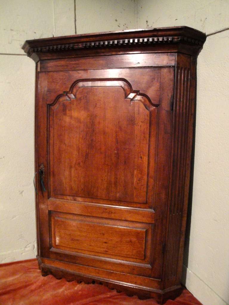 Late 18th c corner cupboard in good condition with fielded panel door