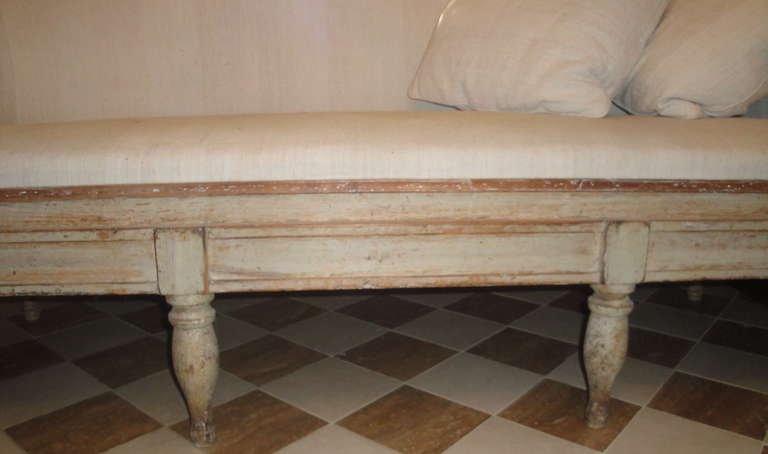 Gustavian Swedish sofa, covered with French raw linen. 
Original patina on wooden areas.
In good condition.
With two matching cushions.