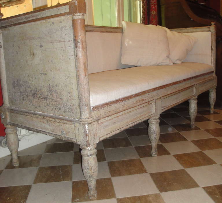 Gustavian Swedish Bench or Sofa In Excellent Condition In LAGNES  France,, Other