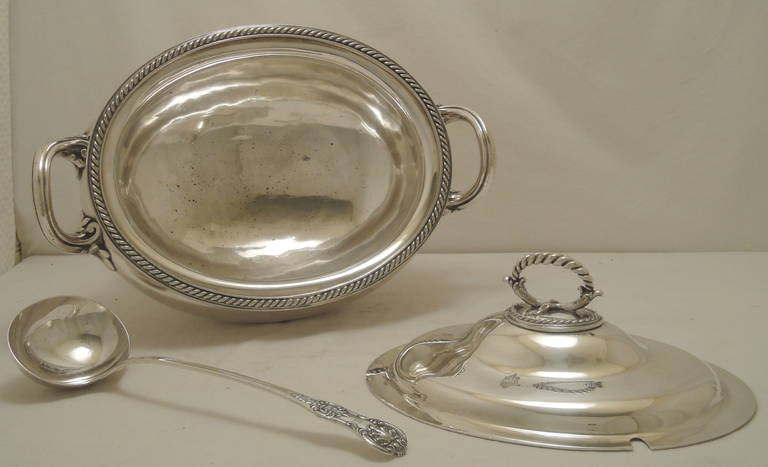 Very Large Silverplated Elkington & Co. Soup Tureen In Excellent Condition In LAGNES  France,, Other