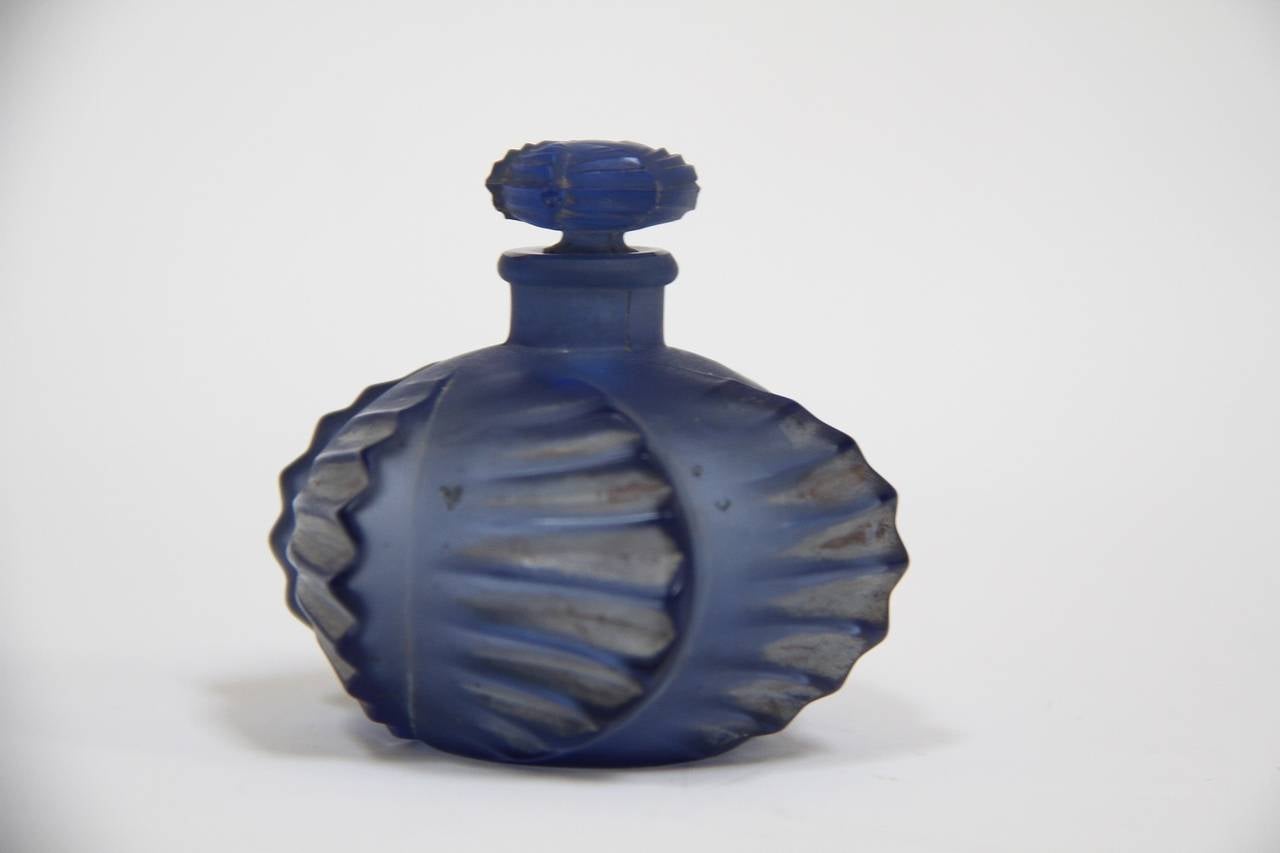 French Rene Lalique Glass Flacon Camille Perfume Bottle Navy Blue For Sale