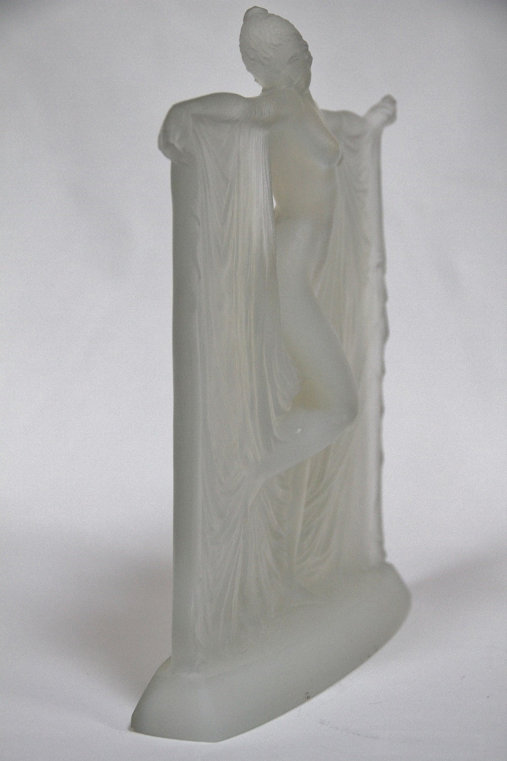 Rene Lalique Glass Statuette Suzanne Figure For Sale 1