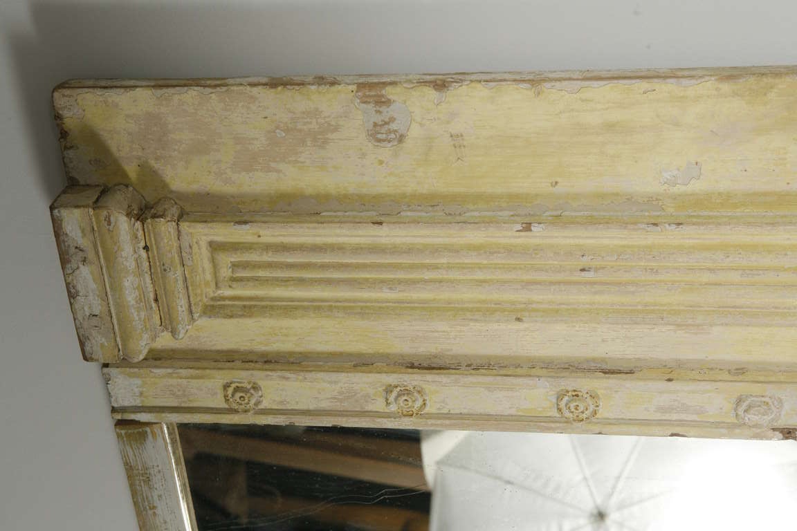 19th c. Yellow Painted Wood and Plaster Trumeau Mirror In Good Condition In Los Angeles, CA