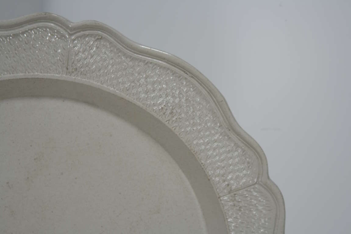 Two Creamware Plates In Good Condition For Sale In Los Angeles, CA