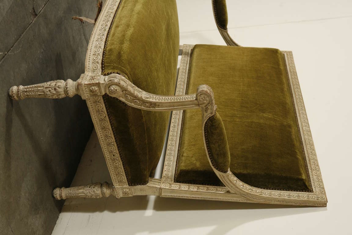 Sofá estilo Luis XVI inspirado en los muebles de Marie Antoinette mediados del siglo XX en venta