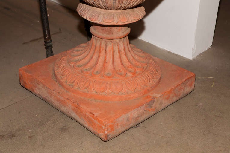 Pair of Large Red Terracotta Urns In Good Condition In Los Angeles, CA