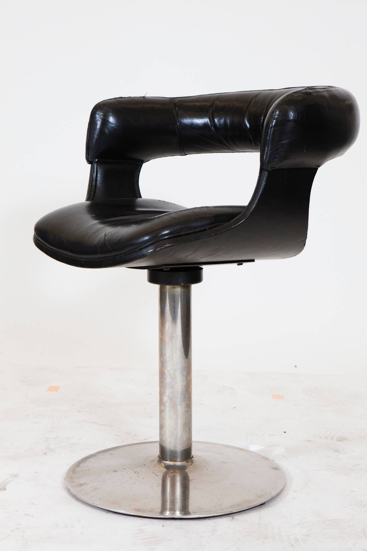 Leather Swivel Bar Stools In Good Condition In Los Angeles, CA