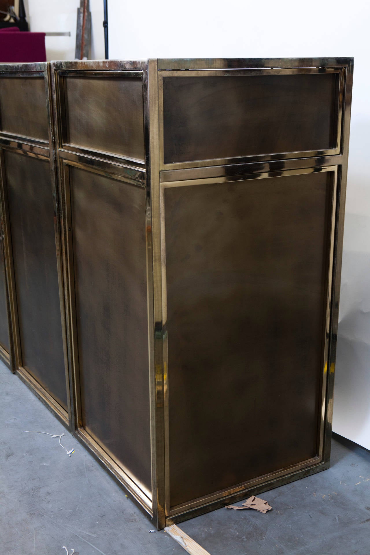 Stylish Brass Paneled Bar Set 1