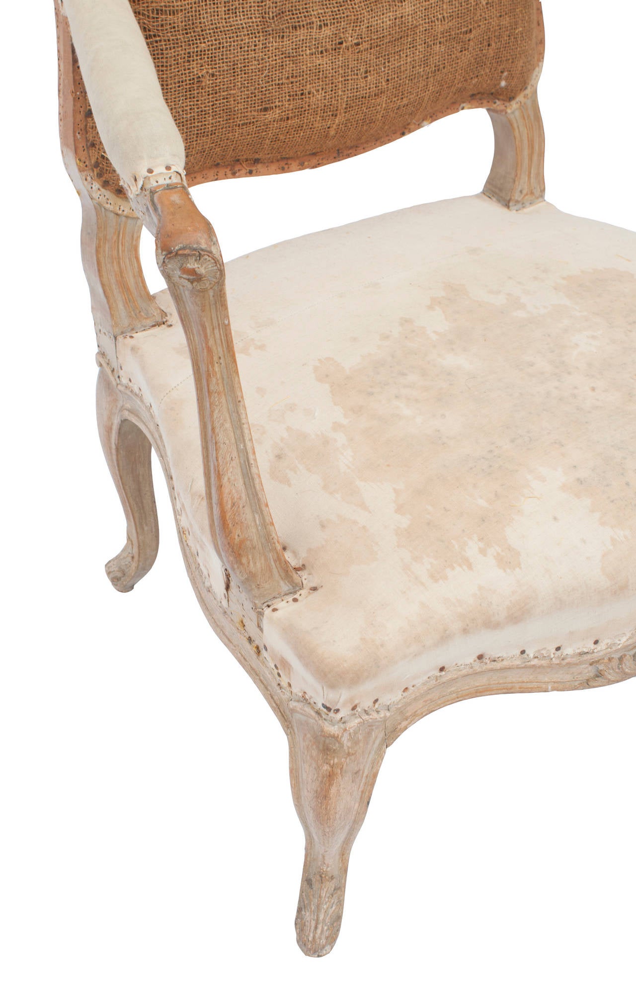 Ein Satz von zwei natürlichen Buchenholz Louis XV fauteuils. (2 in LA & 2 in DC Geschäften).