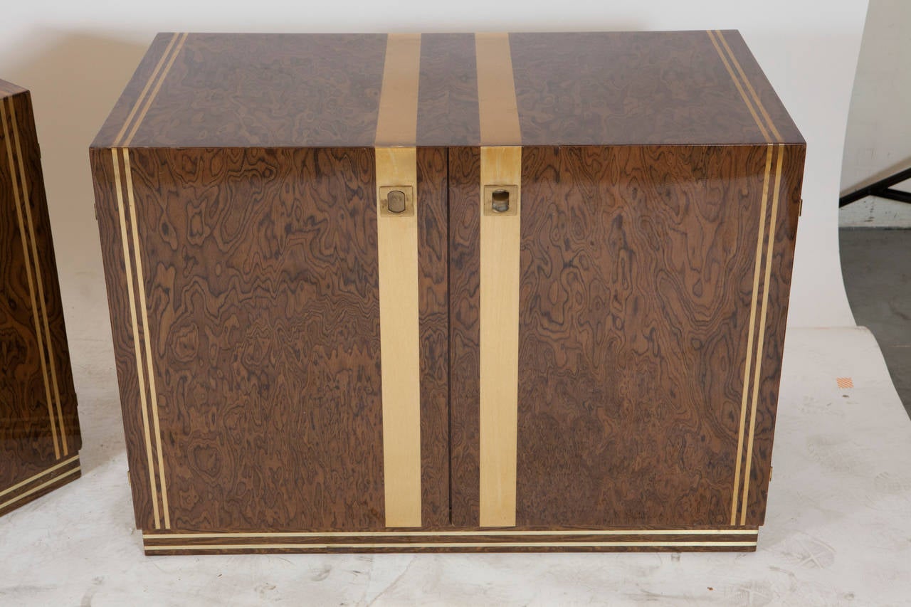 Pair of Burl Wood and Brass Inlaid Nightstands In Good Condition For Sale In Los Angeles, CA