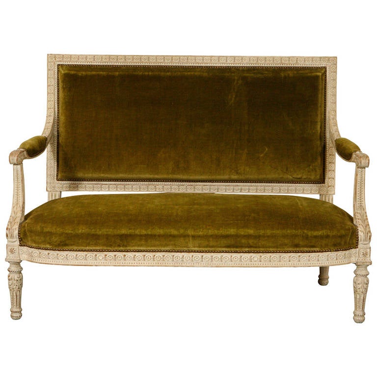 Canapé de style Louis XVI inspiré du mobilier de Marie-Antoinette