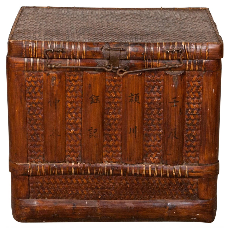 Mr. Rosselli's Antique Chinese Traveling Chest For Sale