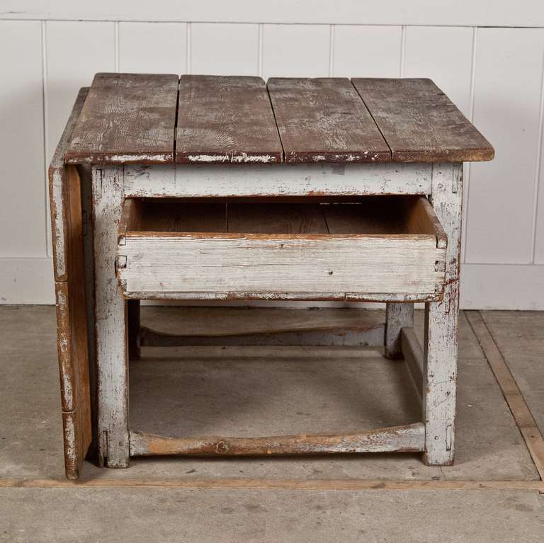 18th Century Swedish Drop-Leaf Table In Distressed Condition In New York, NY