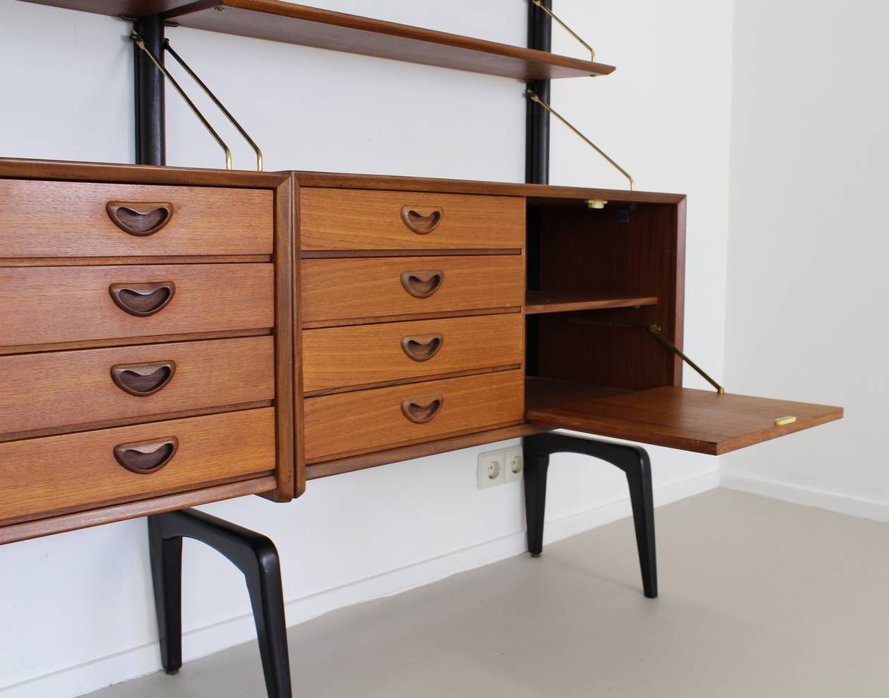 Beautiful Teak Wall Shelving Cabinet by Louis Van Teeffelen for Webe Holland In Excellent Condition In Staphorst, NL