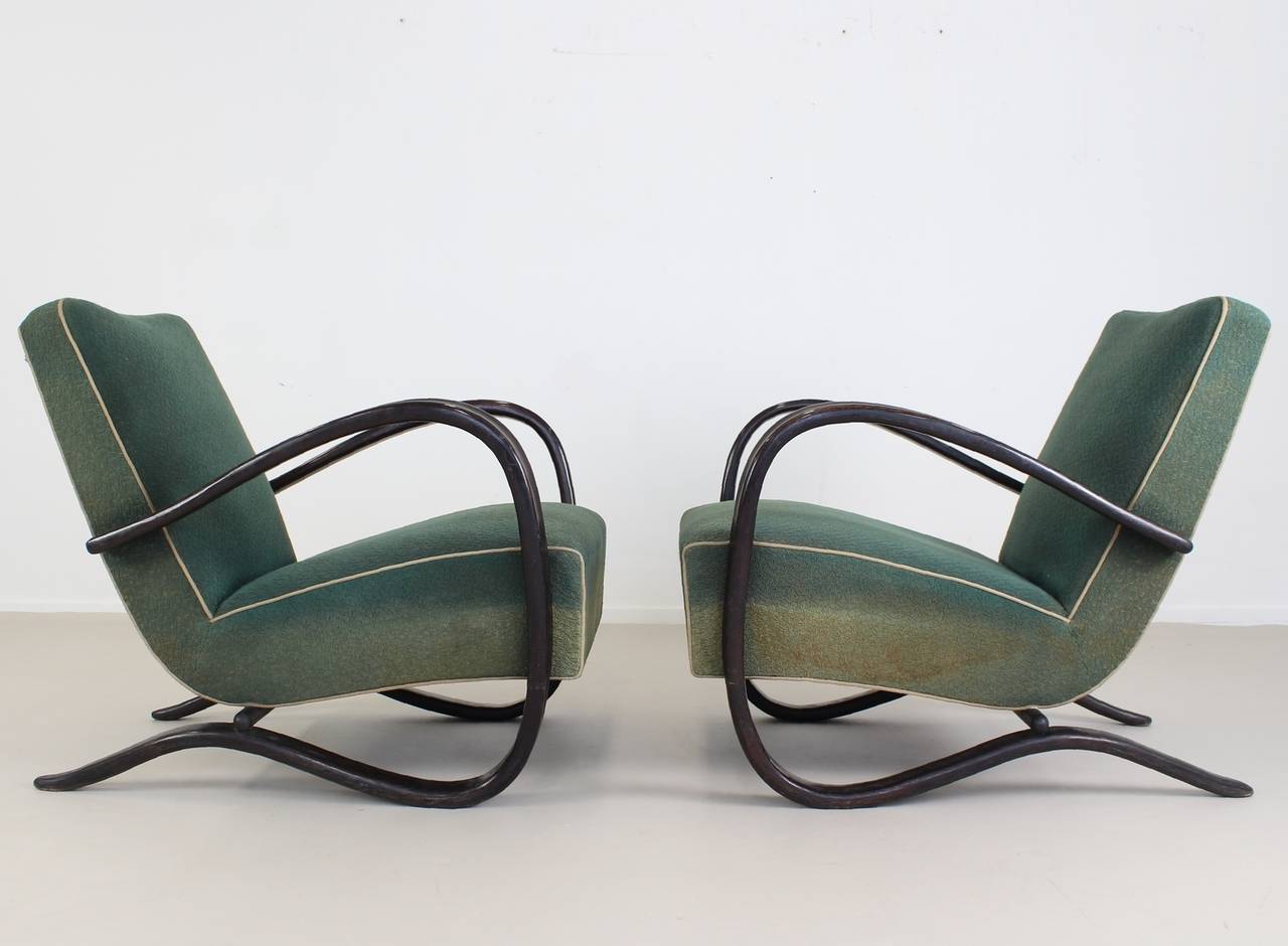 Typical thirties organic lounge chairs
Designer: Jindrich Halabala 1930
Czech manufactured by United arts and crafts
Model H269
Sunwear around the seating