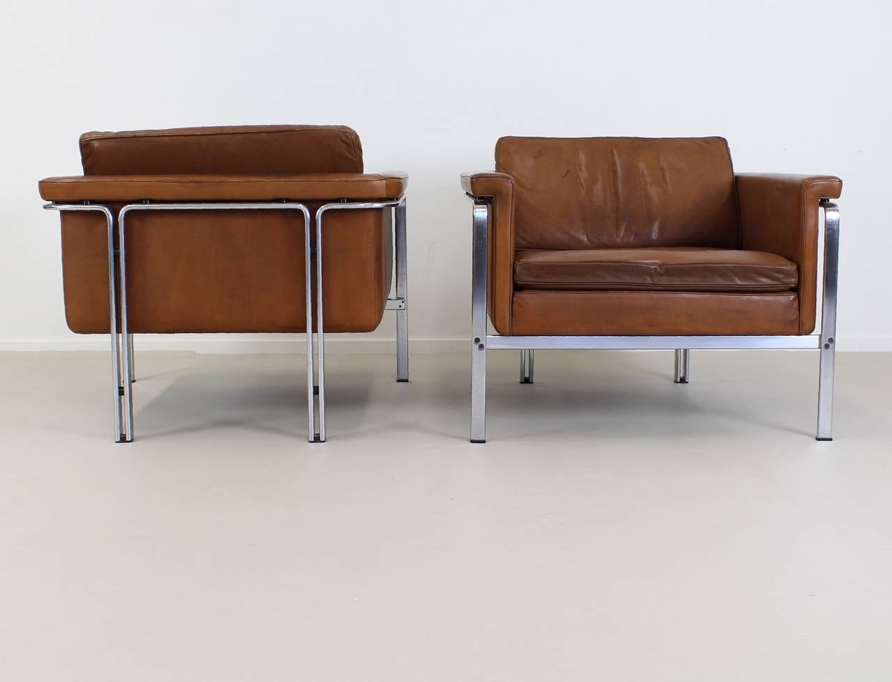 Top quality design chairs.
Chrome plate chairs.
Nice brown patinated leather upholstered.
Model: 69 10.
All Kill International original production.