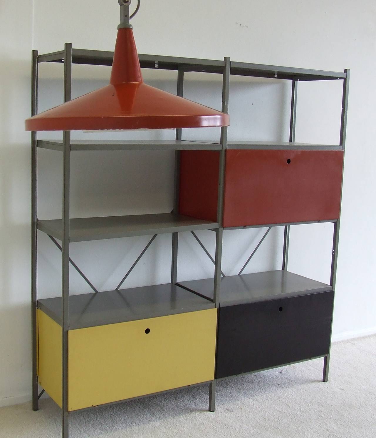 Typical modular wall system of the 1950s. Designer: Wim Rietveld. Manufacturer: Gispen Holland. Model range: 663. Three closed colored metal flap door storages.