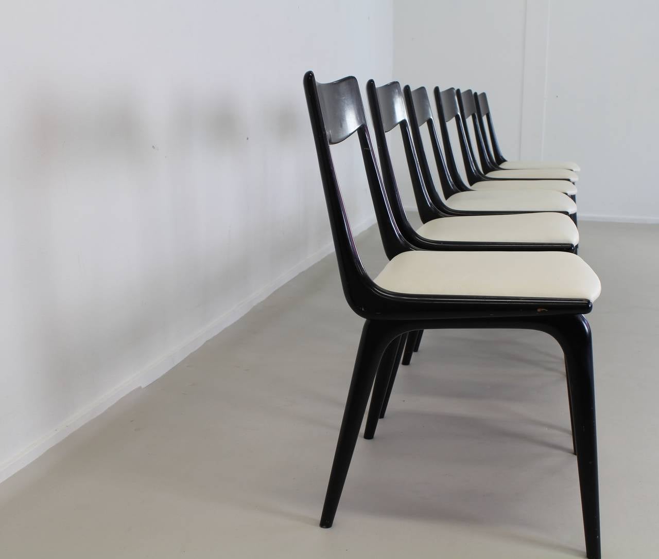Extra Ordinary Set of Six Danish Design Boomerang Dinner Chairs For Sale 1