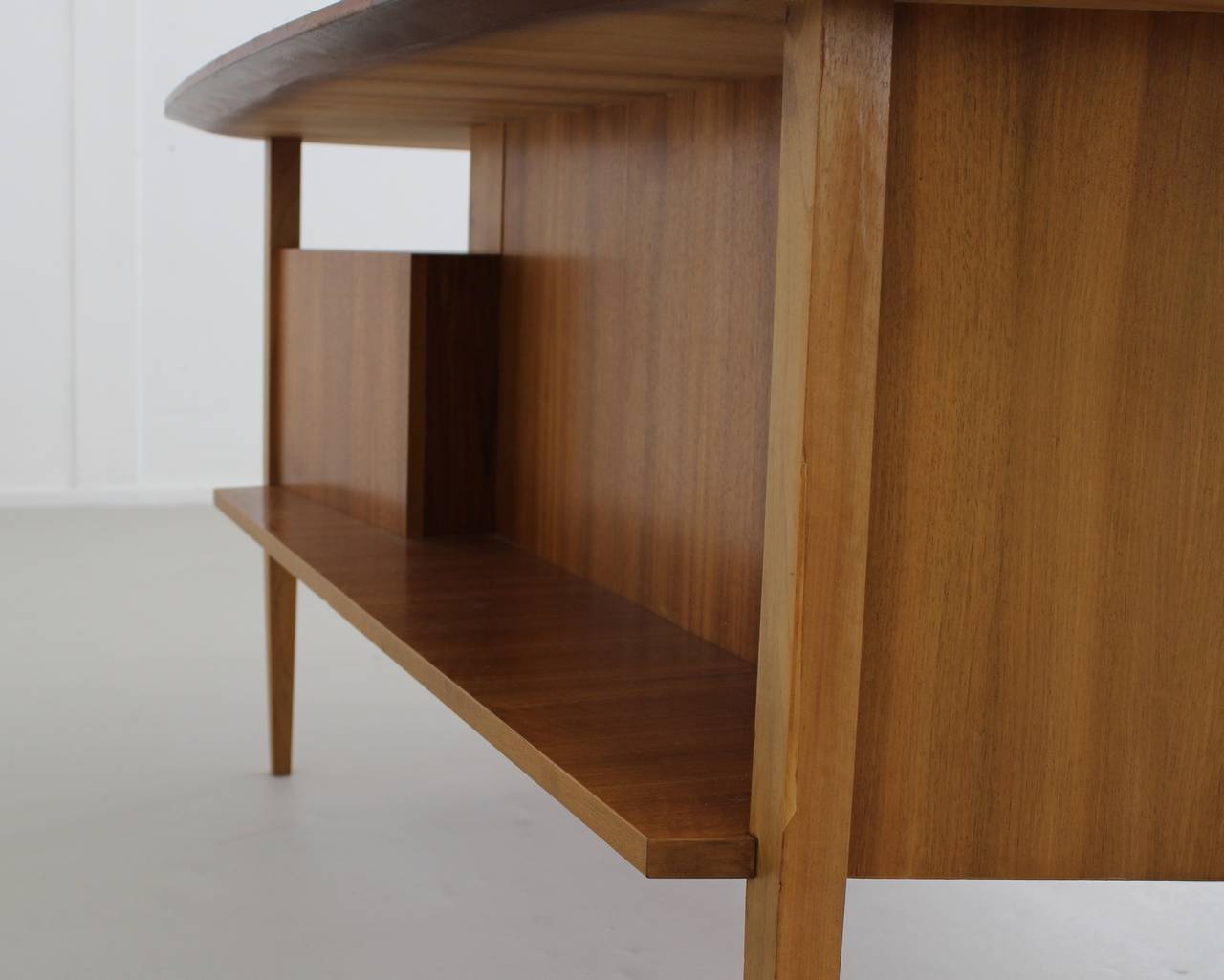 1950s German Design Kidney Shaped Large Desk by Hans Hartl  For Sale 4