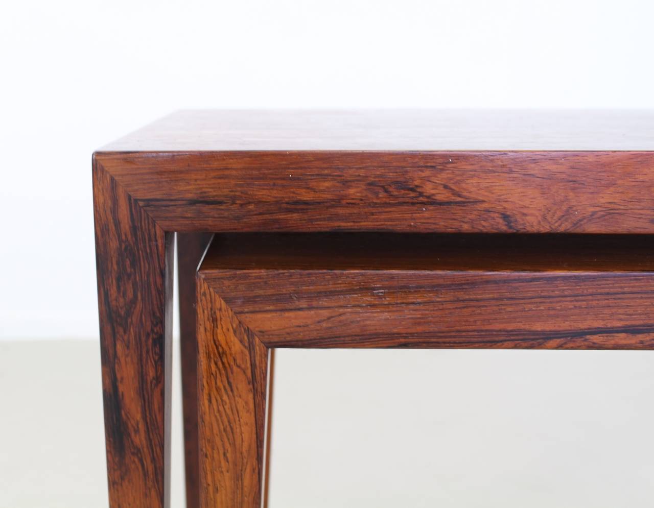 Excellent set of two rosewood nesting tables.
Designer: Severin Hansen.
Manufacturer: Bovenkamp.
Rosewood and rosewood veneer.
Dimensions: Smaller table: 26 x 38 x 41 (D x W x H).