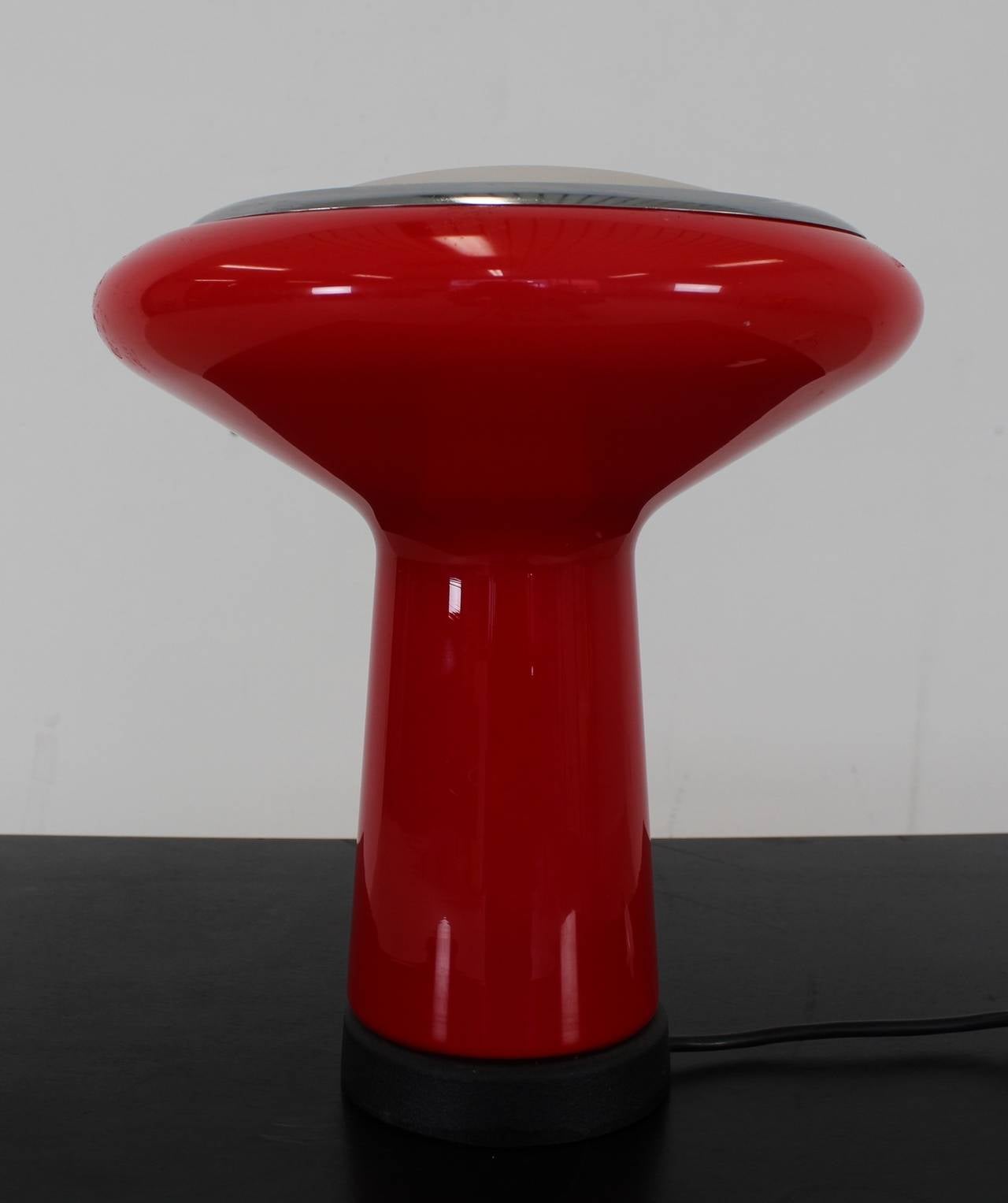 Very scarce floor or table lamp for Hiemstra Evolux, Holland.
Designer: Hiemstra Sr.
Red with chrome ring and white.
Documented in Nederlicht page 18).

Standard parcel shipment is advised