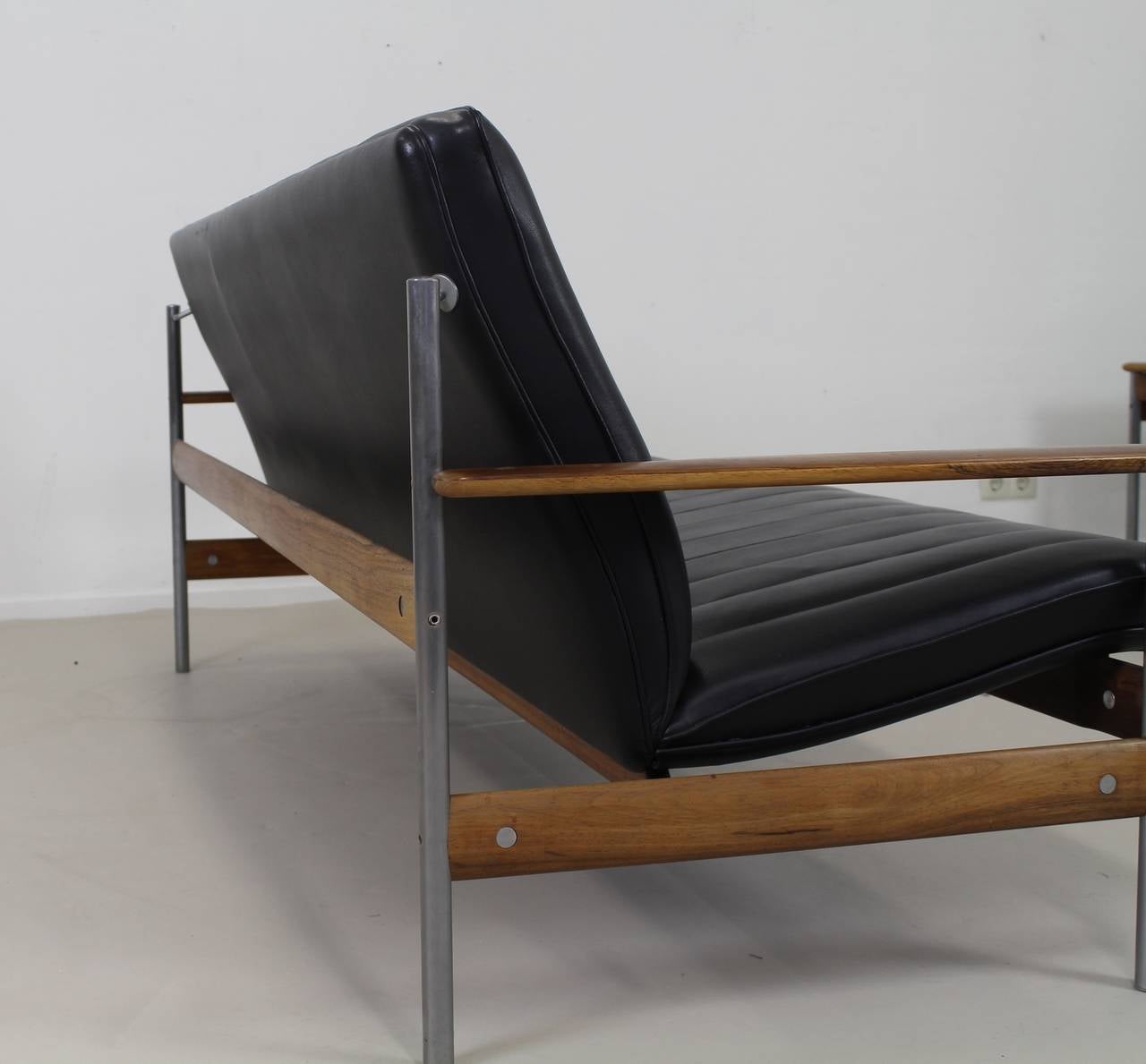 Designer: Sven Ivar Dysthe.
Manufacturer: Dokka Mobler, Norway.
Model: 1001AX.
Brushed steel frame.
Rosewood frame and armrests.
Black leather upholstery.