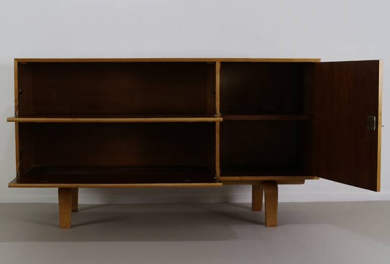 Low sideboard in maple wood and maple woodveneer
Designer: W Lutjens
Manufacturer: Den Boer Gouda

Lutjens was introduced as the lead designer for Den Boer after
Cor Alons and J.C. Jansen left the company.
Two doorflaps and one door
Some