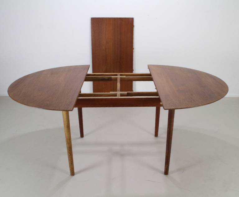 Solid Teak Hvidt and Mølgaard Oval Dining Table with Extension Leaf For Sale 4
