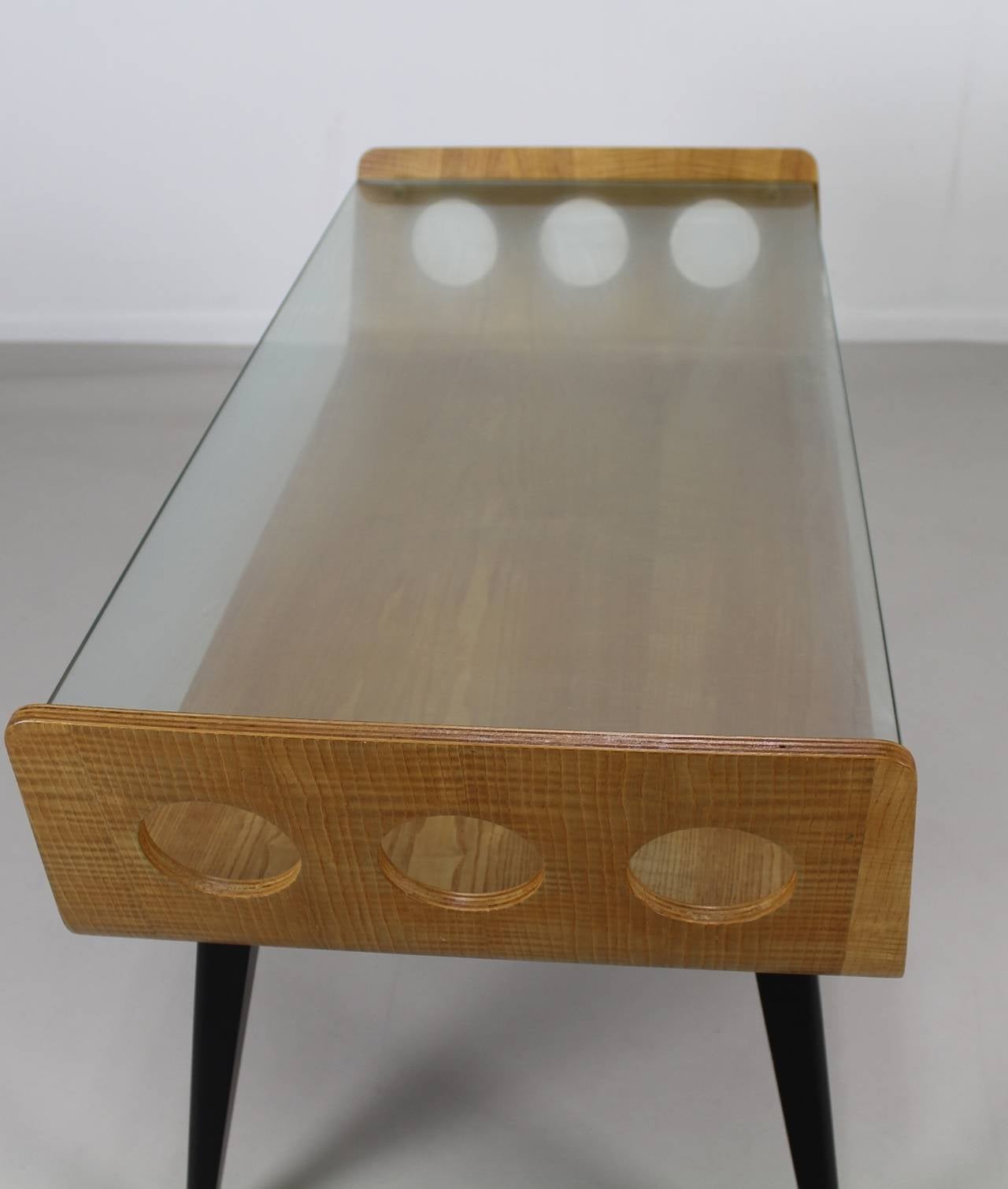 Dutch Design 1950s Bentwood Coffee Table with Glass Top In Good Condition For Sale In Staphorst, NL