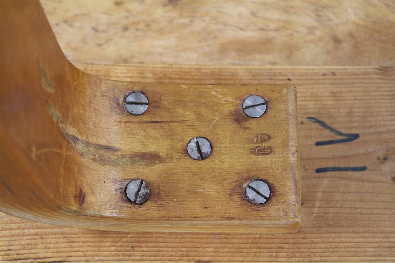 Großer, seltener Karelianischer Birkentisch von Alvar Aalto für Artek Finnland im Zustand „Hervorragend“ im Angebot in Staphorst, NL