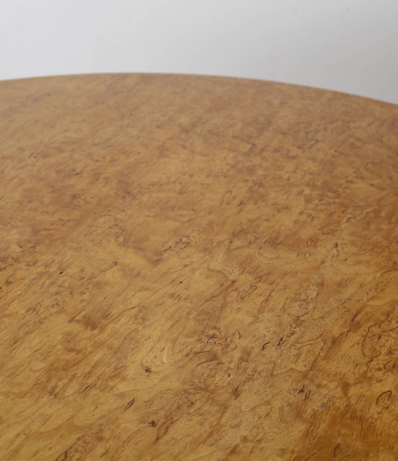 Großer, seltener Karelianischer Birkentisch von Alvar Aalto für Artek Finnland im Angebot 3