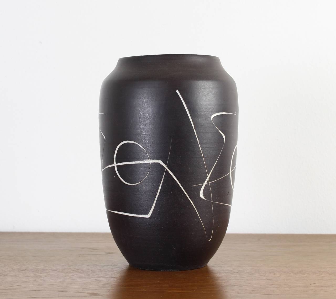 Beautiful abstract decorated vase
Artist: Meindert Zaalberg
Manufacter: Zaalberg Holland
Black glazed pottery vase