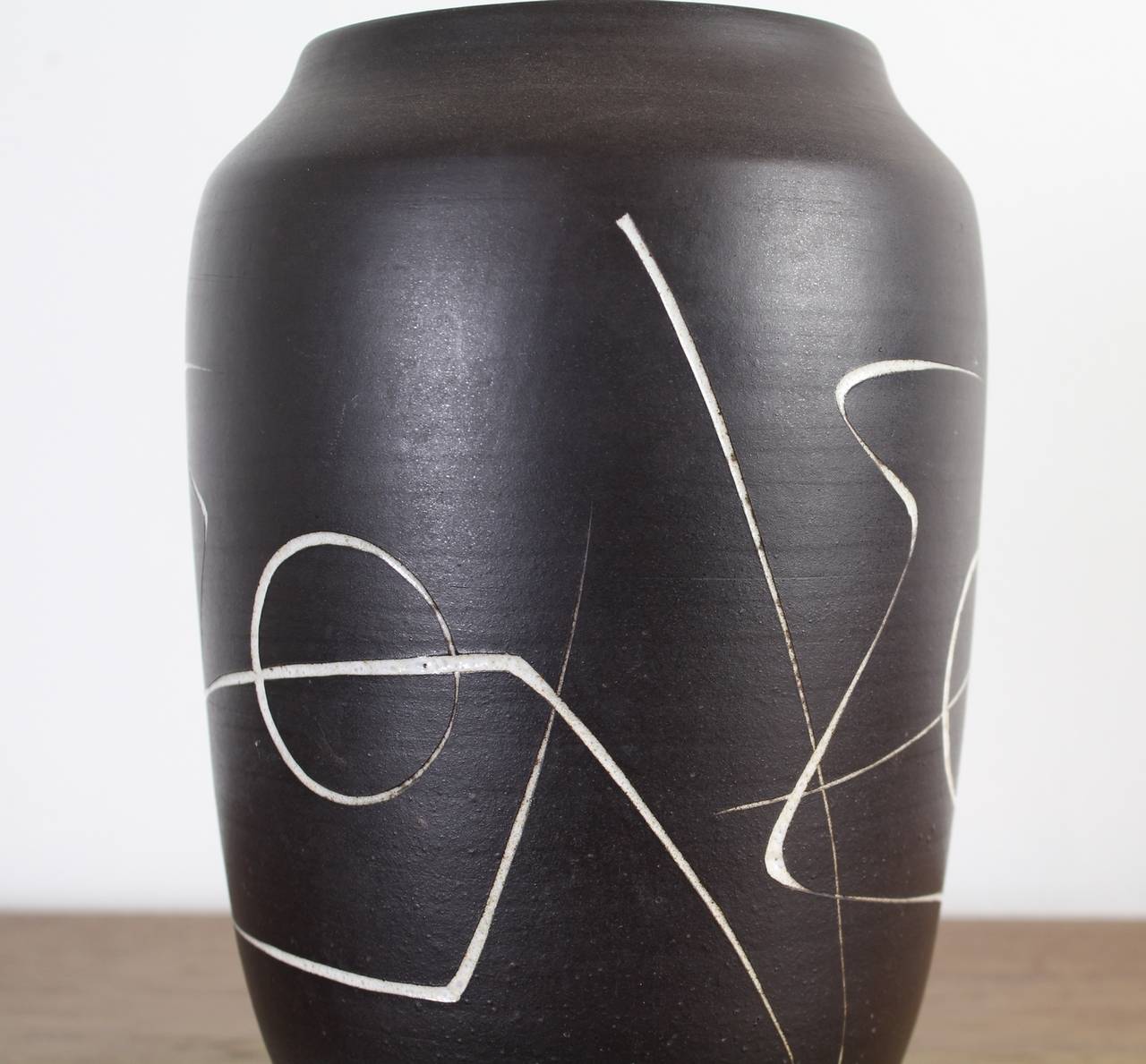 Mid-Century Modern Abstract decorated vase by Dutch ceramist Meindert Zaalberg