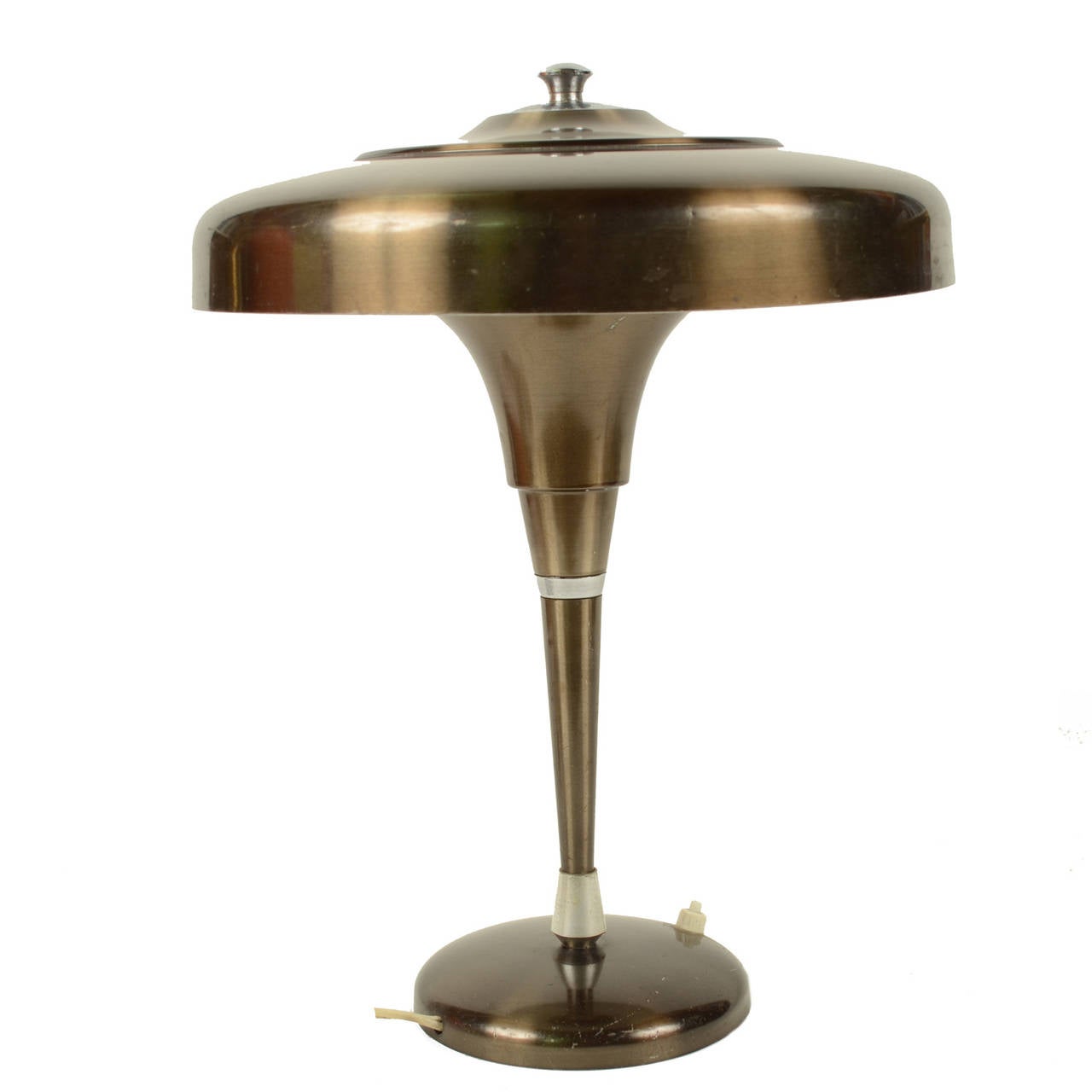 Table lamp mushroom shaped, art deco, anodized aluminum and chromed metal, Italian manufacture, 1930's. Good condition, the electrical part needs a restoration. Height 42 cm, width 32.