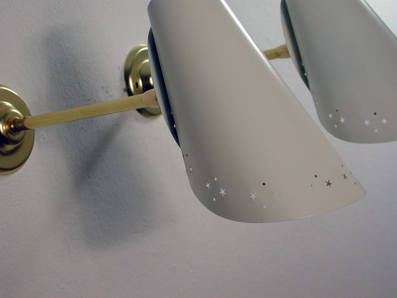 Lacquered Pair of 1950s Mid-Century Italian Wall Lamps Sconces in the Manner of Stilnovo