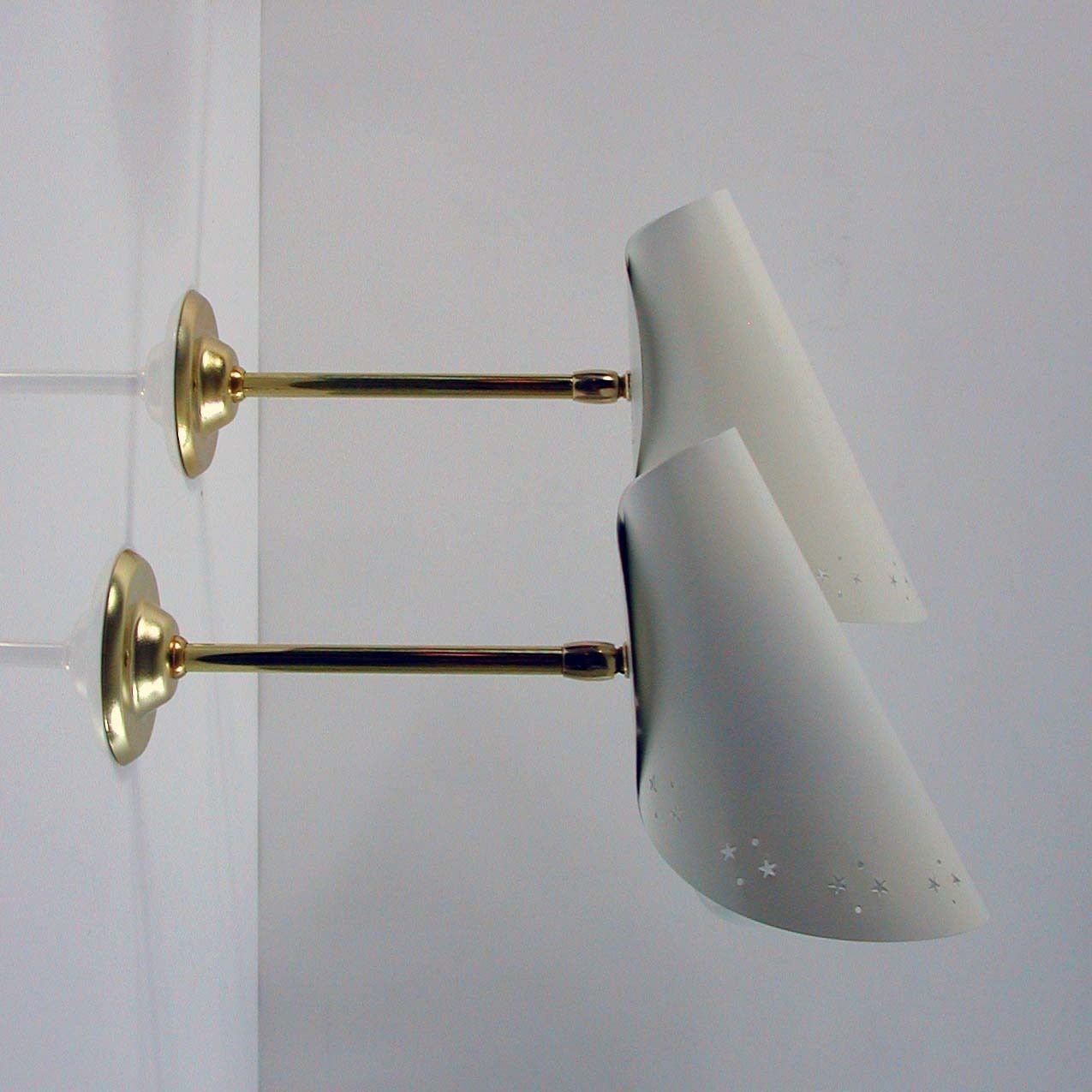 Pair of 1950s Mid-Century Italian Wall Lamps Sconces in the Manner of Stilnovo 1