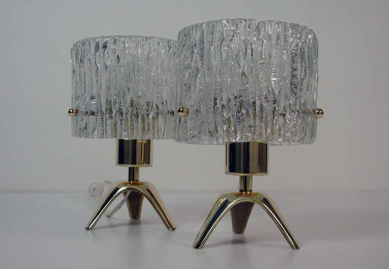 Pair 1950s Mid Century Kalmar Tripod Brass & Glass Table Lamps In Excellent Condition In NUEMBRECHT, NRW