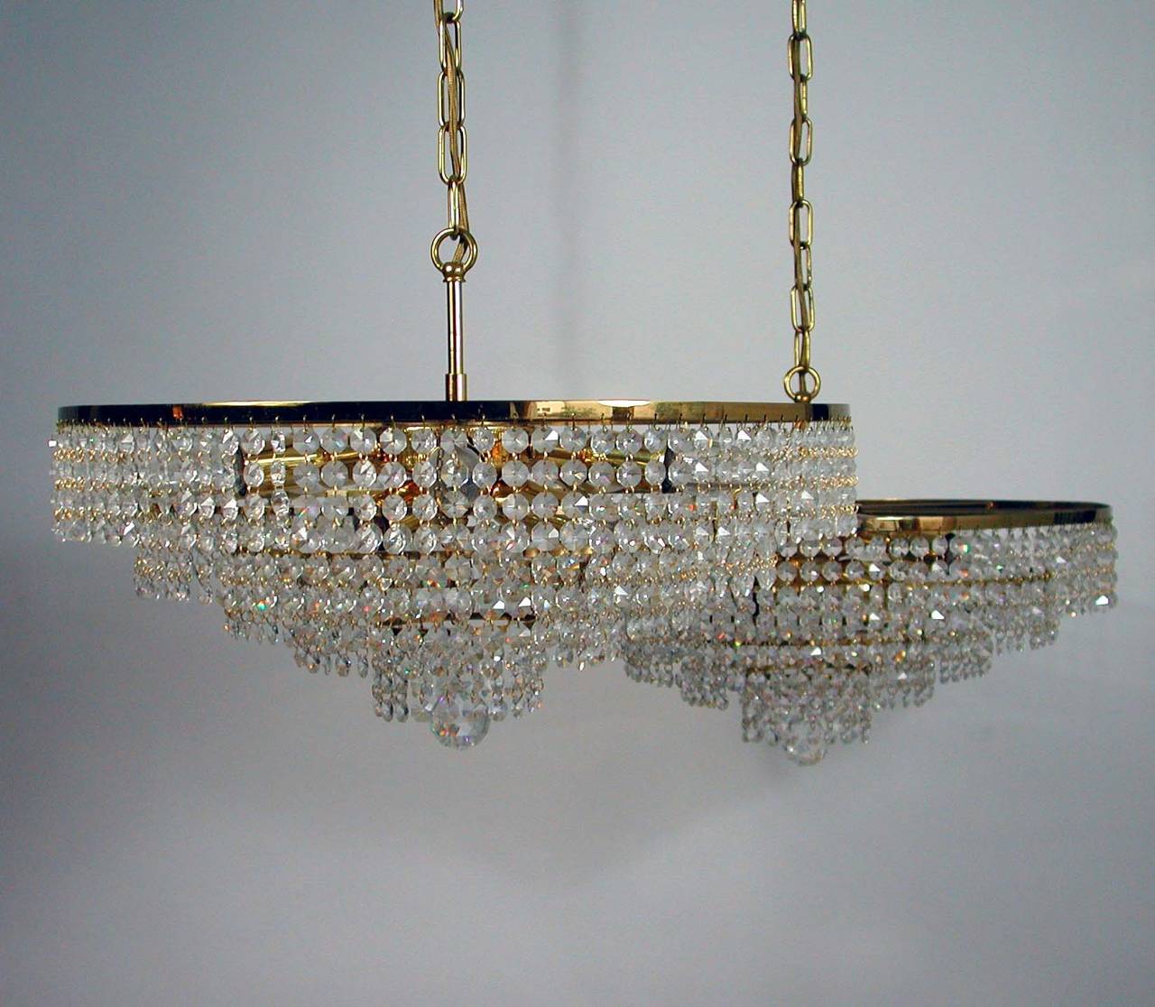 Mid-Century Modern Lustre Ernst Palme en cristal de verre à cinq niveaux et huit lumières:: datant du milieu du siècle dernier en vente