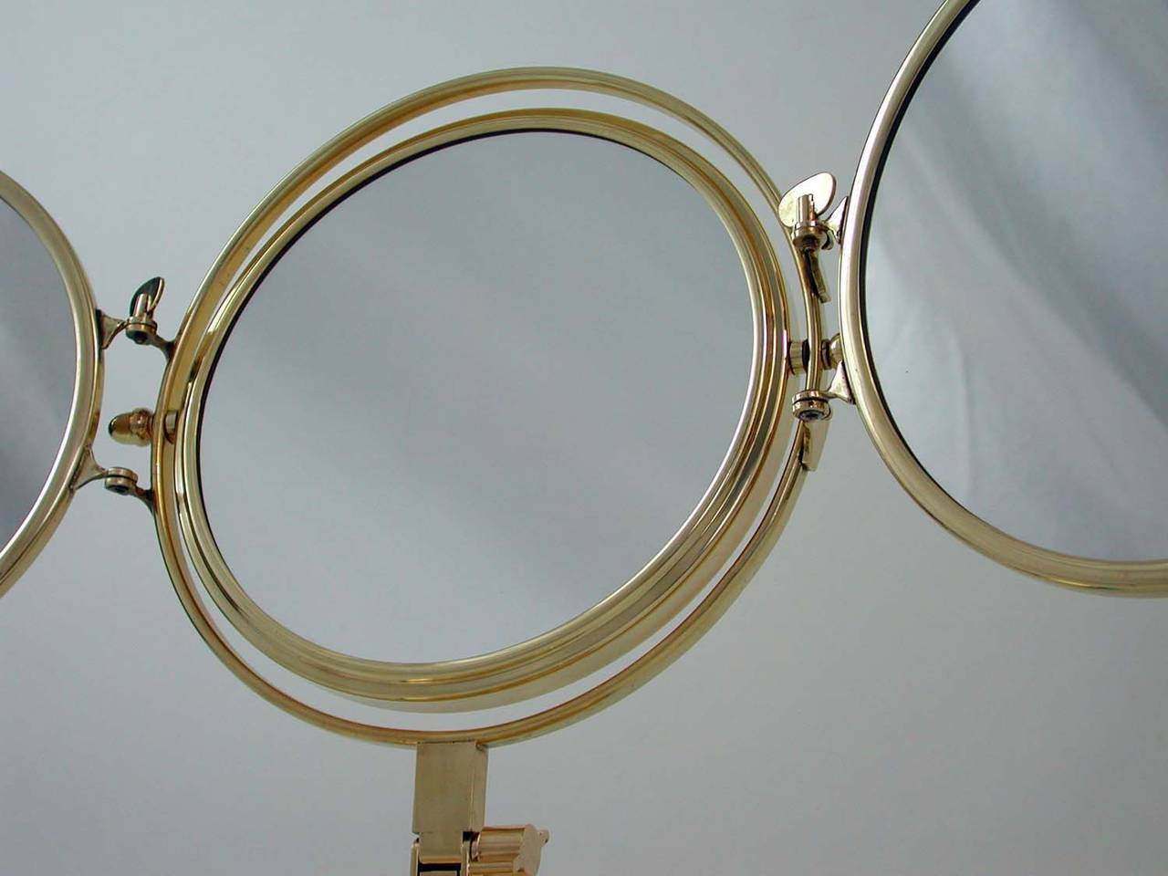 Mid Century Italian, Triple Brass Folding Vanity Table Mirror In Excellent Condition In NUEMBRECHT, NRW