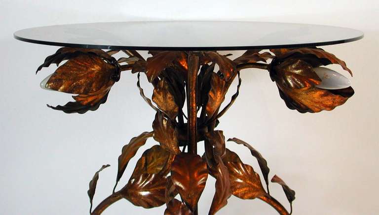 Table d'appoint italienne des années 1950 en métal bronzé et verre teinté enluminé en vente 2