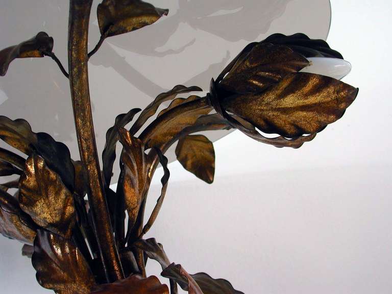 Italienischer beleuchteter Couchtisch/Beistelltisch aus Bronze und getöntem Glas, 1950er Jahre im Angebot 4