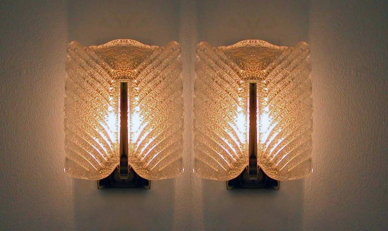 Pair Mid-Century Murano Textured Ice Glass and Brass Sconces, 1960s 3