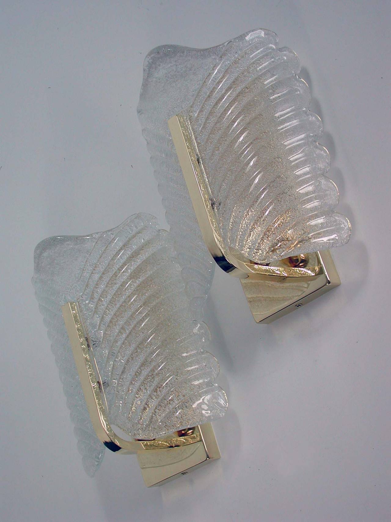 Pair Mid-Century Murano Textured Ice Glass and Brass Sconces, 1960s In Excellent Condition In NUEMBRECHT, NRW