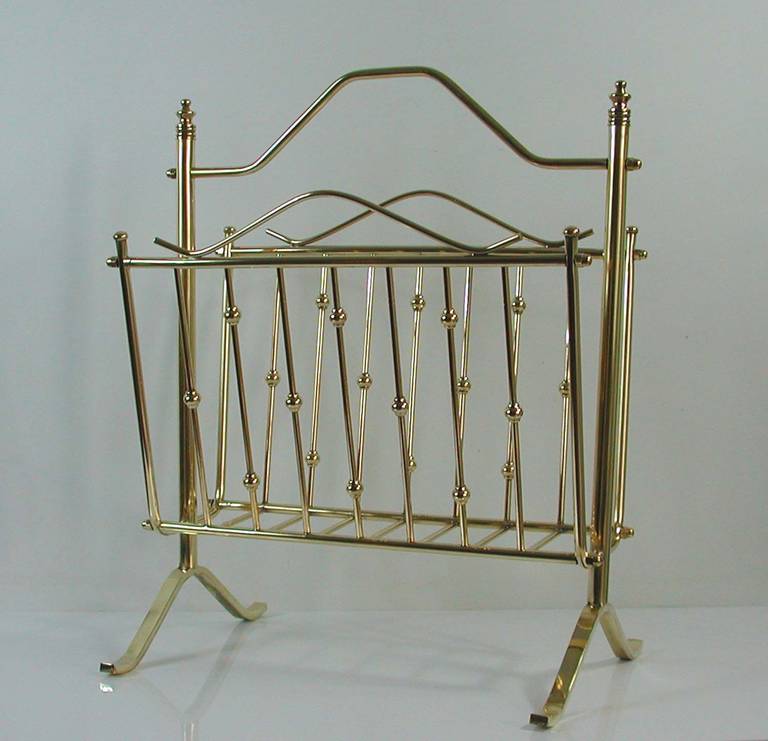 Beautiful brass French Mid-Century Modern magazine or newspaper rack.
All brass parts professionally polished.