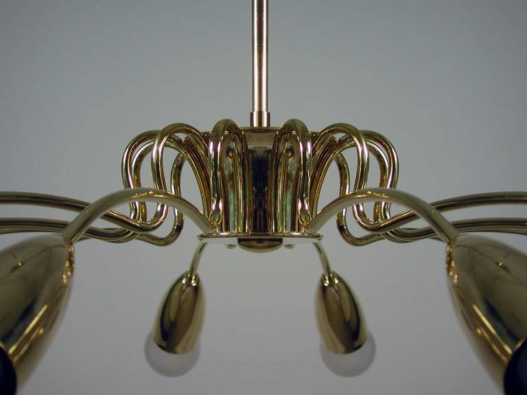 Beautiful 1950s twelve-light Italian Sputnik chandelier in the manner of Stilnovo.
The lamp requires 12 E27 Edison screw on bulbs and works on 110V as well as 220V.

Condition is excellent. It has been taken apart, all brass pieces polished and