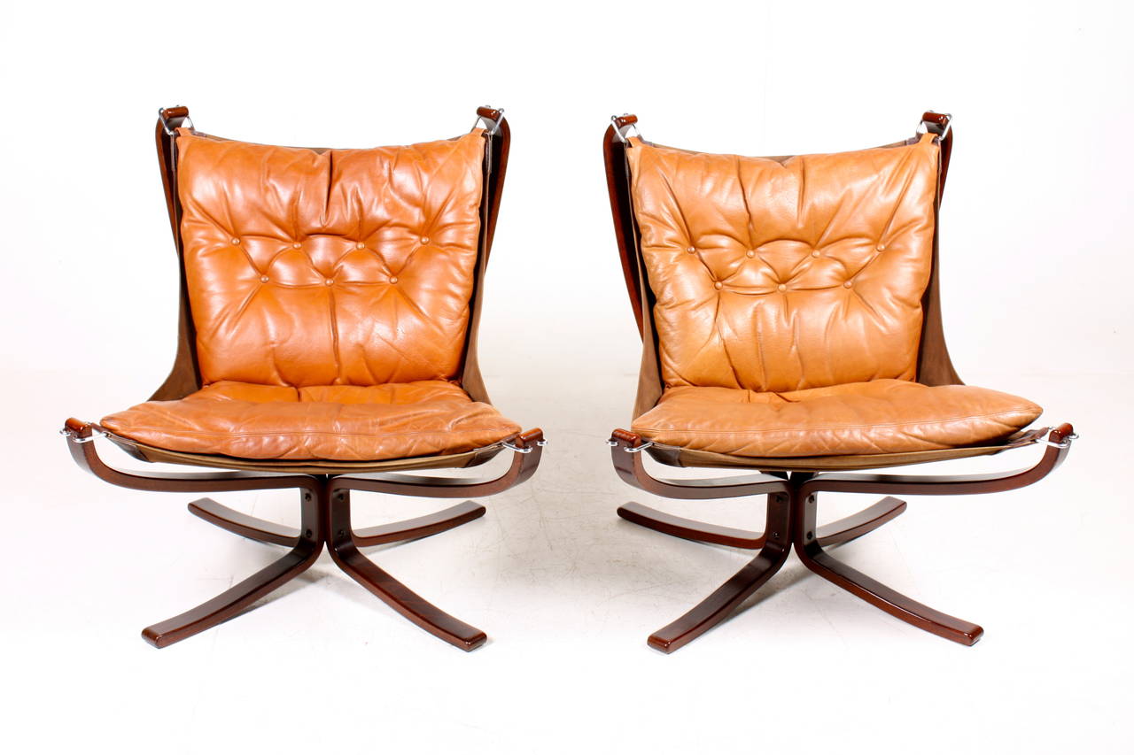 Original Pair of Falcon Chairs In Excellent Condition In Lejre, DK